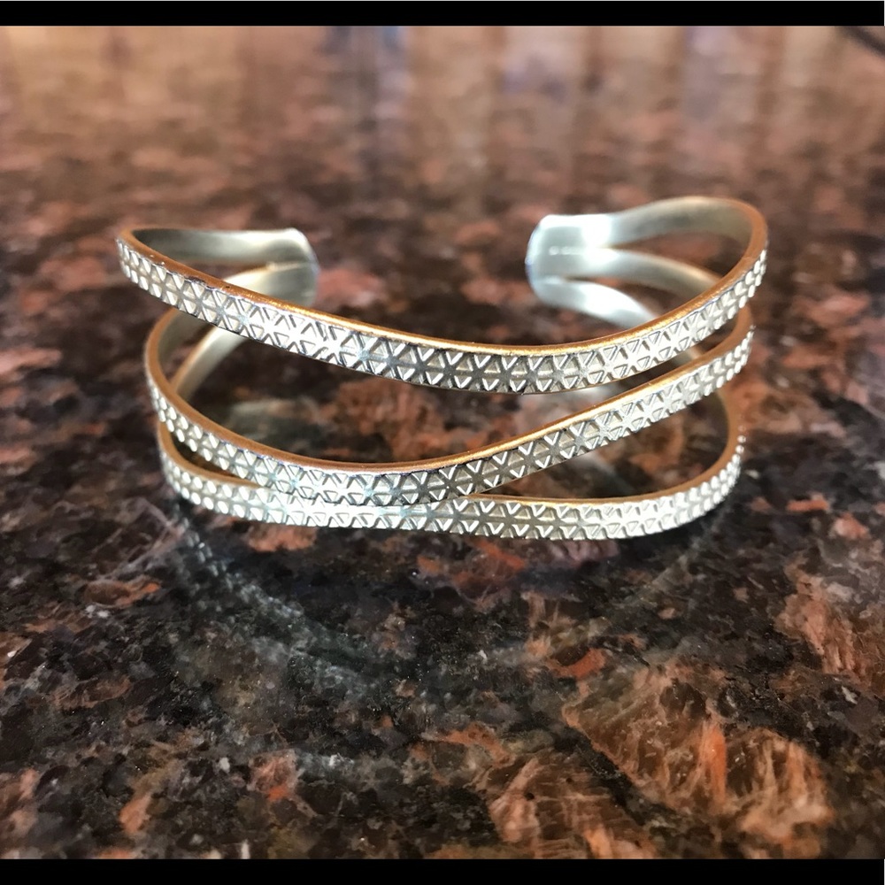 Lia Sophia cuff💛
